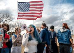 Estudiantes protestan contra las operaciones del ICE en todo el país.