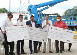 El presidente Guillermo Lasso durante la entrega de recursos para obras de electrificación incluyen el soterramiento de cables, repotenciación de estaciones e iluminación de vías.
