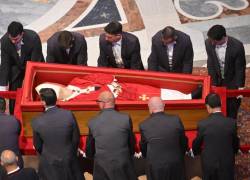 El ataúd con los restos mortales de Jorge Mario Bergoglio.