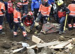 Aumentan a 12 los fallecidos y a 67 los desaparecidos por gran alud en Alausí