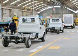 Se resolvió favorablemente las adendas a los contratos de inversión de dos empresas ecuatorianas para adquisición e instalación de nueva maquinaria y equipo para ensamblaje de vehículos.