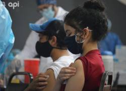 La concurrencia ha sido mayor a la estimada. Aunque fue uno de los principales objetivos del municipio de Guayaquil, se registró desorden entre los ciudadanos en algunos centros de vacunación.