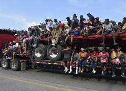Los migrantes viajaban hacinados en los contendores de los dos tráileres, subrayó Hernández, quien confesó que jamás había visto tantos migrantes en un solo evento de este tipo.