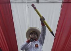 El Congreso de Perú destituyó este miércoles al presidente izquierdista Pedro Castillo por incapacidad moral, ignorando la decisión del mandatario de disolver el Parlamento y dar un autogolpe.