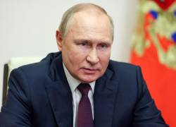 Polémica en Rusia: surge represalia contra leyenda del rock ruso, que instó a no besar el trasero de Putin
