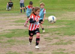 Felicitas Flores es una futbolista argentina de 8 años, que ha tenido una destacada participación en las categorías infantiles de Estudiantes de La Plata.