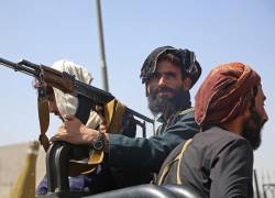El joven llegó con su familia a refugiarse Kabul como miles de afganos, huyendo de la ofensiva relámpago de los insurgentes.
