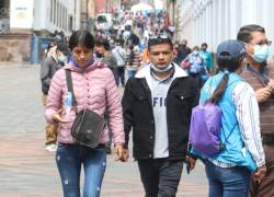 ¿Cuáles son las restricciones del nivel de alerta roja en Quito?