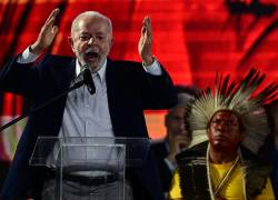 El presidente de Brasil, Luiz Ignacio Lula Da Silva, pronuncia un discurso durante la presentación oficial del manto Tupinamba en el parque Quinta de Boa Vista en Río de Janeiro, Brasil, el 12 de septiembre de 2024.