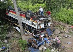 “La Cucamonga”, donde este tipo de accidentes ocurren de forma periódica, es un tramo de la Carretera Panamericana flanqueado por abismos y paredones inestables.