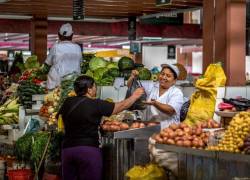 Vendedoras de mercado en Quito estudian inglés para tratar con extranjeros
