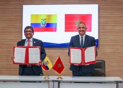 El ministro Luis Alberto Jaramillo y el ministro de Industria y Comercio de Marruecos, Ryad Mezzour.