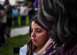 Alanna Deleon llora por su amiga Annabelle Rodríguez, quien murió en el tiroteo masivo.