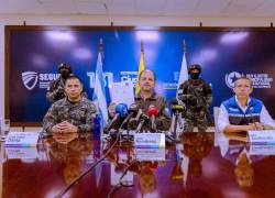 En la firma estuvieron presentes John Reimberg, ministro del Interior; Alex Anchundia, gerente general de Segura EP; y, el general Pablo Silva, comandante general de la Policía Nacional.