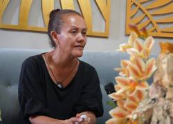 Darlin Arrieta, hermana del cirujano plástico colombiano Edwin Arrieta, asesinado en Tailandia, habla durante una entrevista con EFE, el 7 de agosto de 2023, en Santa Cruz de Lorica (Colombia).