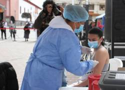 Ecuador y Colombia intensifican vacunación contra la COVID-19 en paso fronterizo
