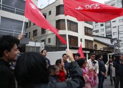 Miembros del Partido Comunista rechazaron la expulsión de la Misión Diplomática cubana de Ecuador.