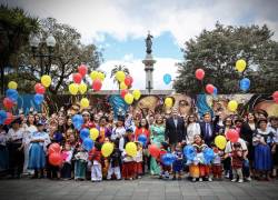 Fotografía compartida por el presidente Guillermo Lasso de la celebración que siguió a la declaración de la fecha festiva.