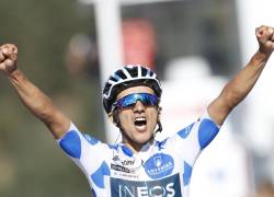 El ciclista ecuatoriano Richard Carapaz (Ineos) vence en la 20ª etapa de la Vuelta 2022 entre Moralzarzal y el Puerto de Navacerrada, este sábado.