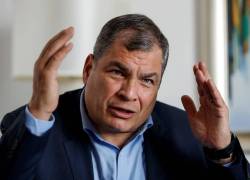 Expresidente Correa causa polémica al referirse a la condecoración de César Monge