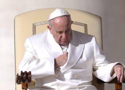 El Papa Francisco ha sido diagnosticado con neumonía en ambos pulmones.