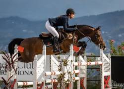 Con este título el binomio compuesto por Priscila y el Caballo Cretchon Z cierra un año lleno de éxitos, terminando primero en los ranking provincial y nacional en la categoría Gran Prix de Salto 2021.