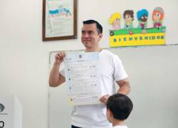 El presidente Daniel Noboa votó en Olón, en la provincia de Santa Elena.