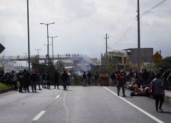 Las principales vías de acceso hacia Quito están cerradas.