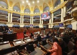 El Congreso de la República ha restituido el orden democrático y constitucional, declarando la vacancia de la presidencia de Pedro Castillo, y ha tomado juramento a la vicepresidenta Dina Boluarte, expresó el presidente del Congreso, José Williams.