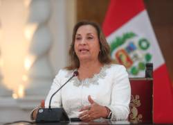 La presidenta de Perú, Dina Boluarte, declara ante la prensa que es víctima de un acoso mediático y sistemático, con fines de destituirla.