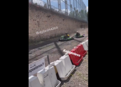 Captura del video de la carrera de karting dentro de la prisión. Las imágenes fueron compartidas por el asambleísta francés Nicolas Meizonnet en sus redes sociales.