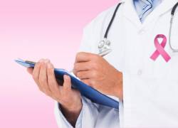 El cáncer de mama es una enfermedad que se puede prevenir y detectar tempranamente”, explica la oncóloga quirúrgica de mama, Stephanie Valente.