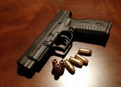 La chica junto a sus amigos fueron asaltados por tres criminales que querían robarles los celulares.