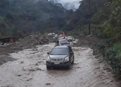 Varios trabajos de limpieza y remoción de escombros han tenido que realizarse en carreteras que comunican la amazonía ecuatoriana con el resto del país.
