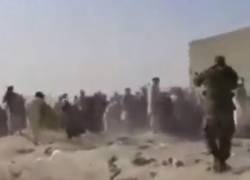 El aeropuerto de Kabul se ha convertido en una verdadera zona de guerra tras la toma de poder por parte del grupo islámico extremista.