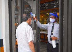 Se autoriza la utilización de espacios exteriores para restaurantes cafeterías y similares.