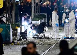 Los equipos forenses de Turquía han acordonado la zona del atentado, en pleno centro de Estambul, para las investigaciones del atentado.