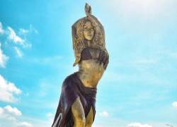 Monumento de Shakira realizado en Barranquilla y develado el 26 de diciembre del 2023.