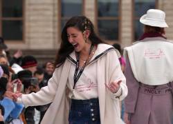 Fotografía cedida hoy por Alberto Boal donde aparece donde aparece la modista asturiana Gabriela Rose mientras saluda durante la presentación de su colección Run It, en la Semana de la Moda de Nueva York (EE.UU).