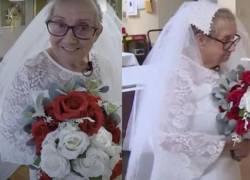 Mujer de 77 años se casó con ella misma luego de pasar 40 años soltera