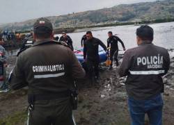 Agentes de la Policía Nacional acudieron al sitio en el que se susitó el naufragio.