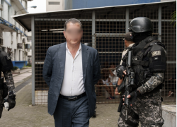 El juez de Garantías Penales de Guayaquil, Ángel Enrique Tapia Vélez, fue aprehendido por agentes de la Policía Nacional.