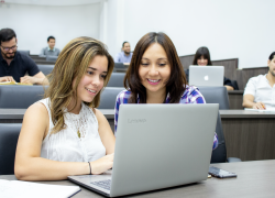 Cada año, en la ESPOL se integran entre 500 y 700 nuevos estudiantes para cursar maestrías y doctorados.