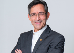 Josué De la Maza tiene una trayectoria de más de 28 años en Nestlé y experiencia destacada en Ventas, Marketing y Negocios.