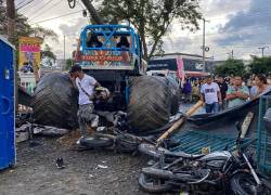 La conductora del 'Monster Truck' perdió el control del vehículo y se estrelló contra decenas de espectadores.
