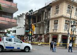VIDEO: Colapsa un edificio patrimonial ubicado en el centro de Guayaquil