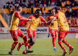 Jugadores de Aucas celebrando el gol anotado en el último partido de la fecha 8 de LigaPro 2026.