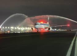 Fotografía que muestra el avión en el que llegó Messi junto al resto de la plantilla del Inter Miami.