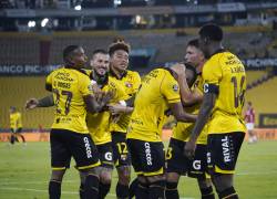 Jugadores de Barcelona SC celebran el gol de Jandry Gómez realizado a Leones FC.