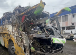 Así quedó el bus accidentado en Pastaza.